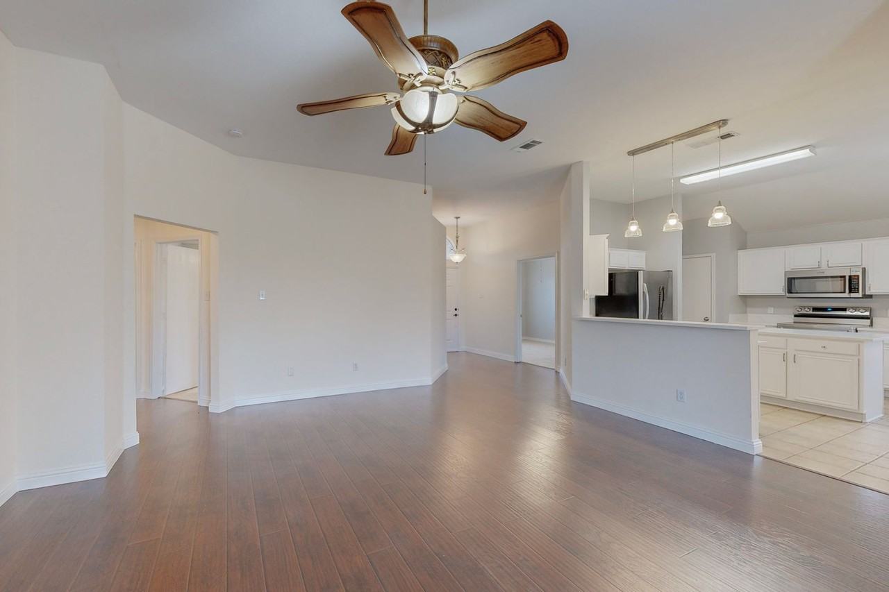 7218 Maplewood Dr - Photo 6 of 37