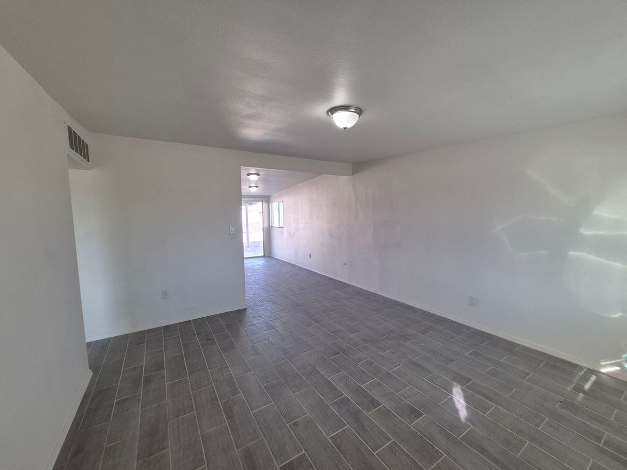 130 130 W 20Pl - Photo 4 of 12