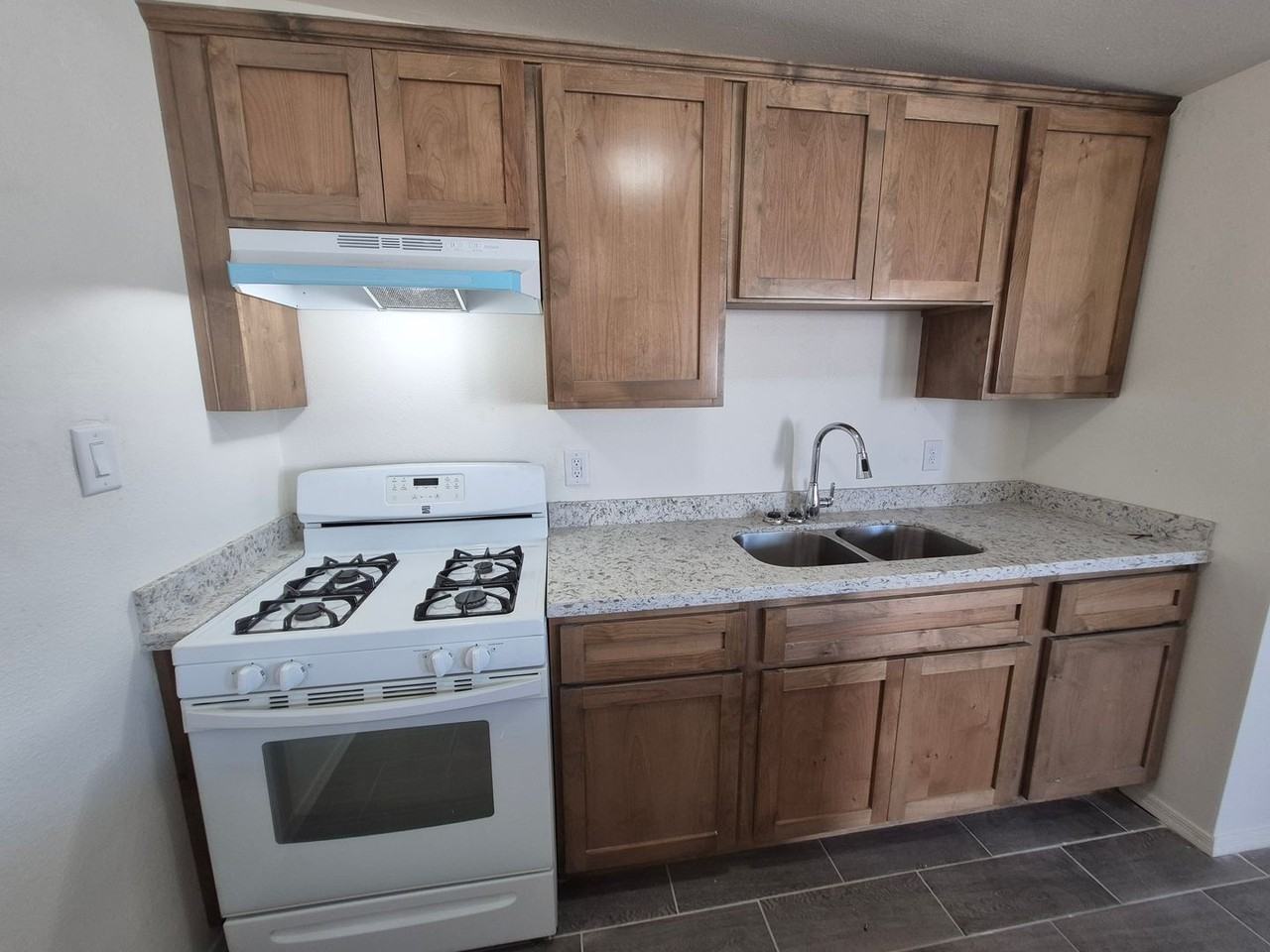 130 130 W 20Pl - Photo 5 of 12