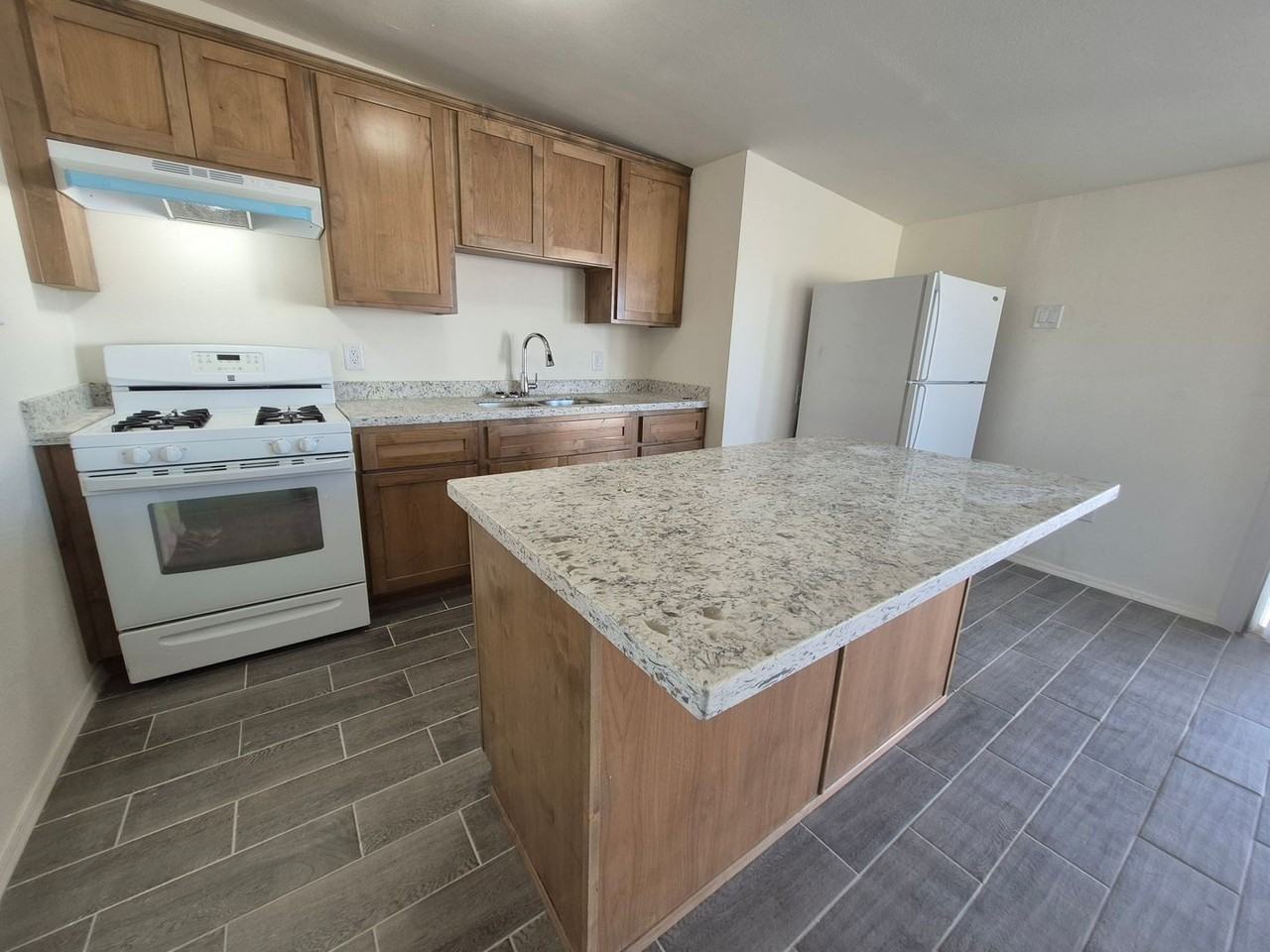 130 130 W 20Pl - Photo 6 of 12