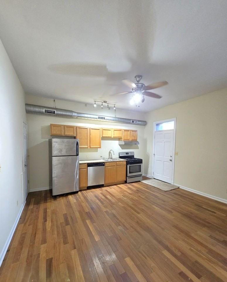 401 S Eden St - Photo 4 of 12