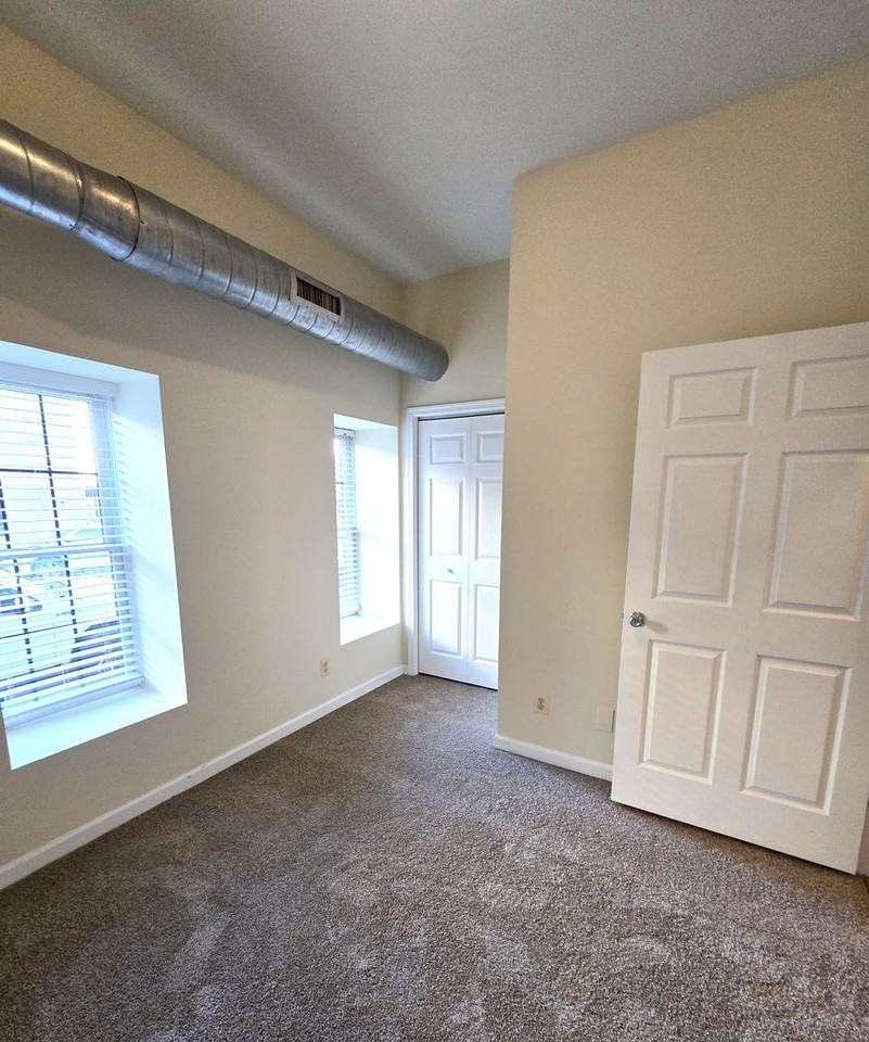 401 S Eden St - Photo 7 of 12