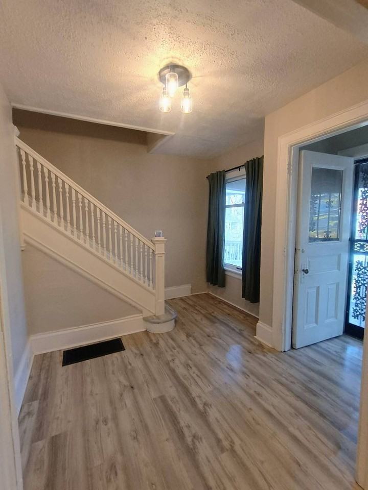 3163 N Palmer St - Photo 2 of 30