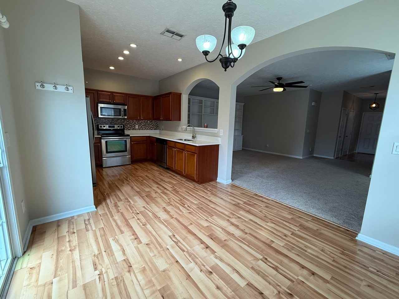 8109 Valley Oak Dr - Photo 3 of 18