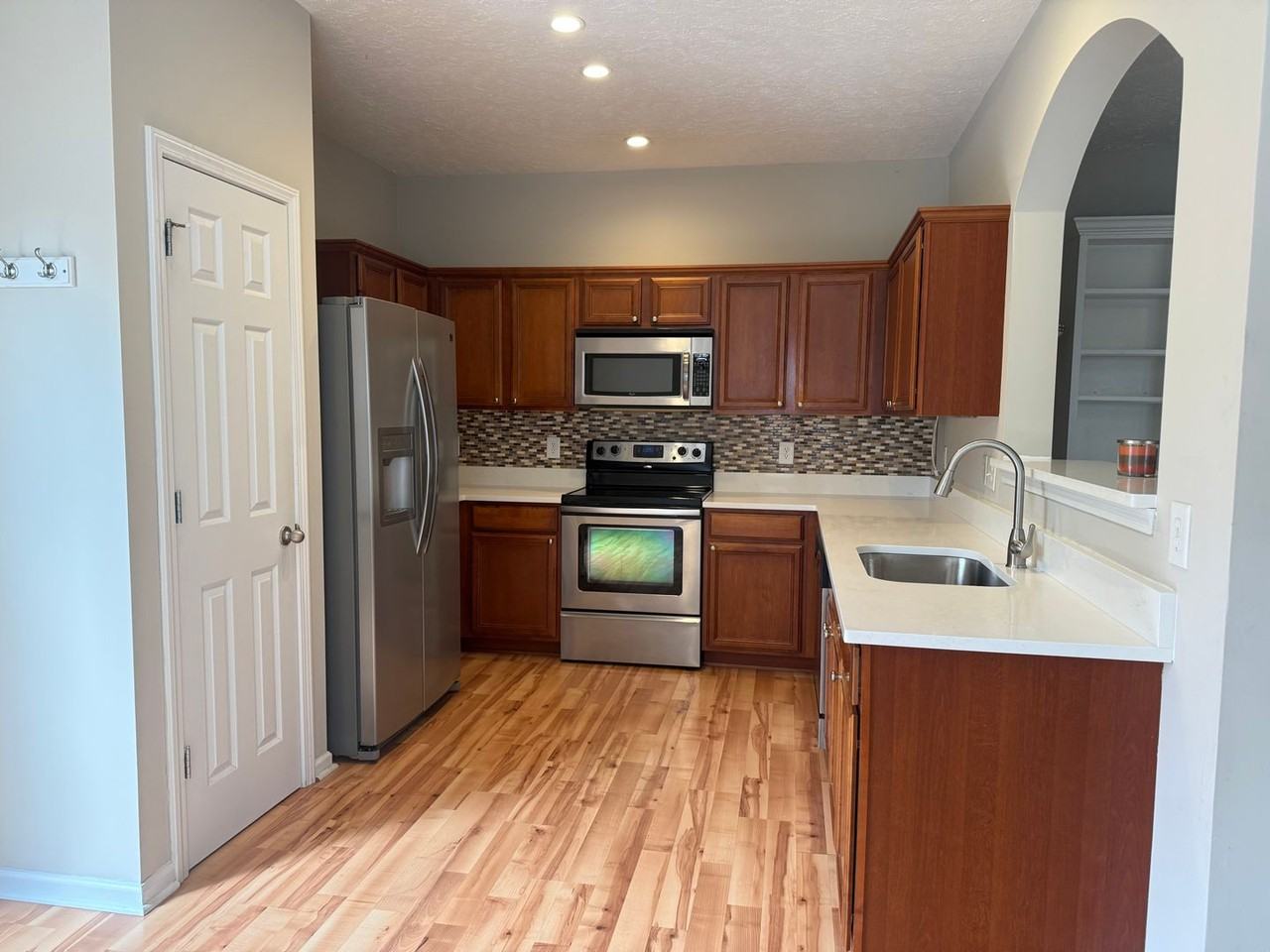 8109 Valley Oak Dr - Photo 6 of 18