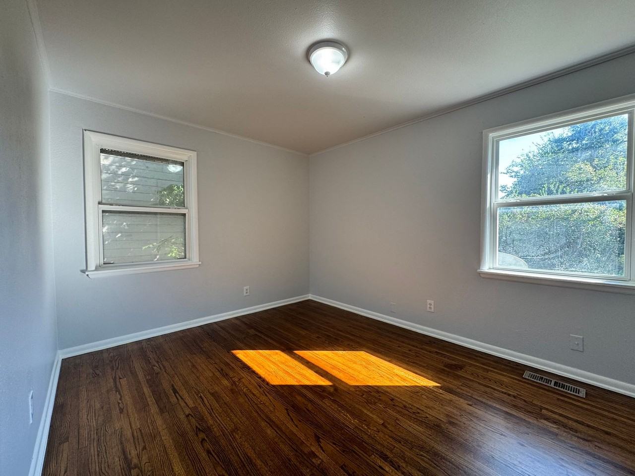 624 E 54th St N - Photo 2 of 4