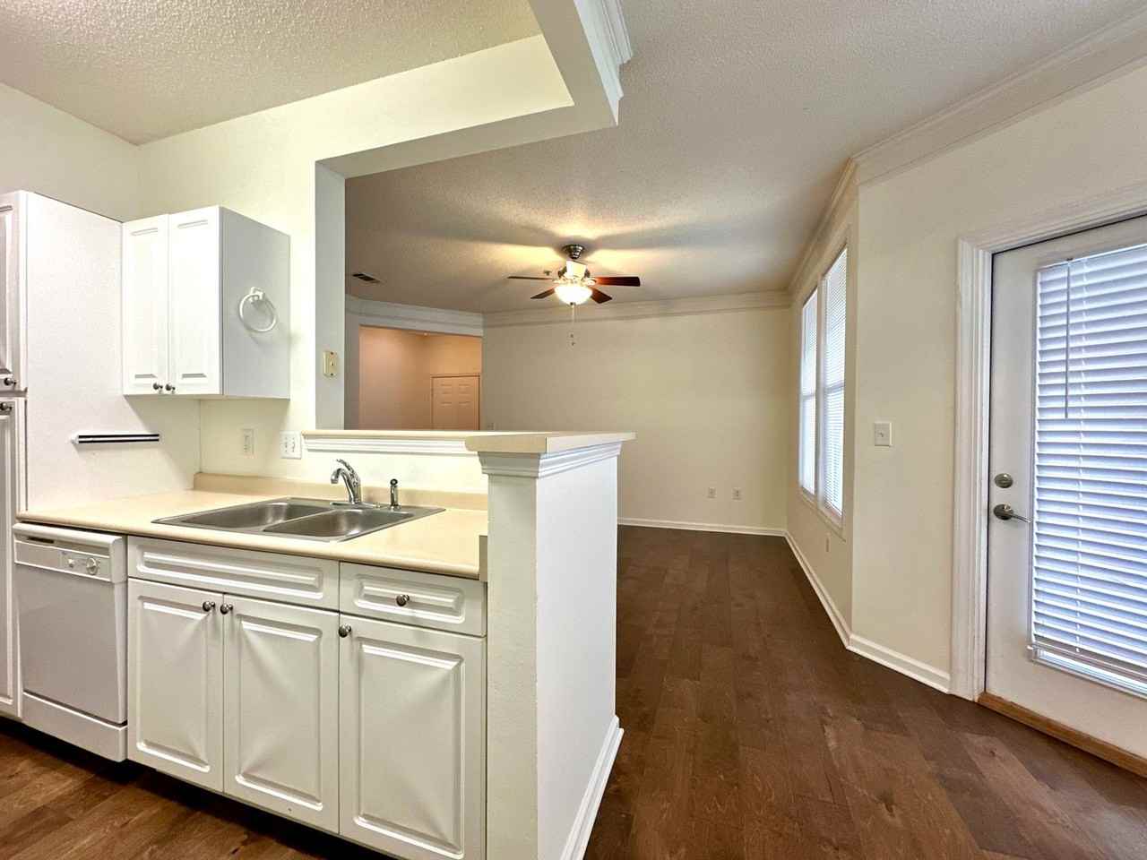 2411 Chatelain Way - Photo 5 of 31