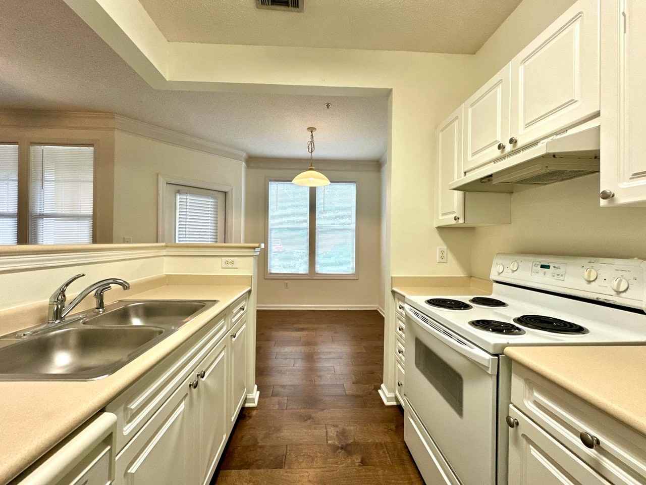 2411 Chatelain Way - Photo 6 of 31