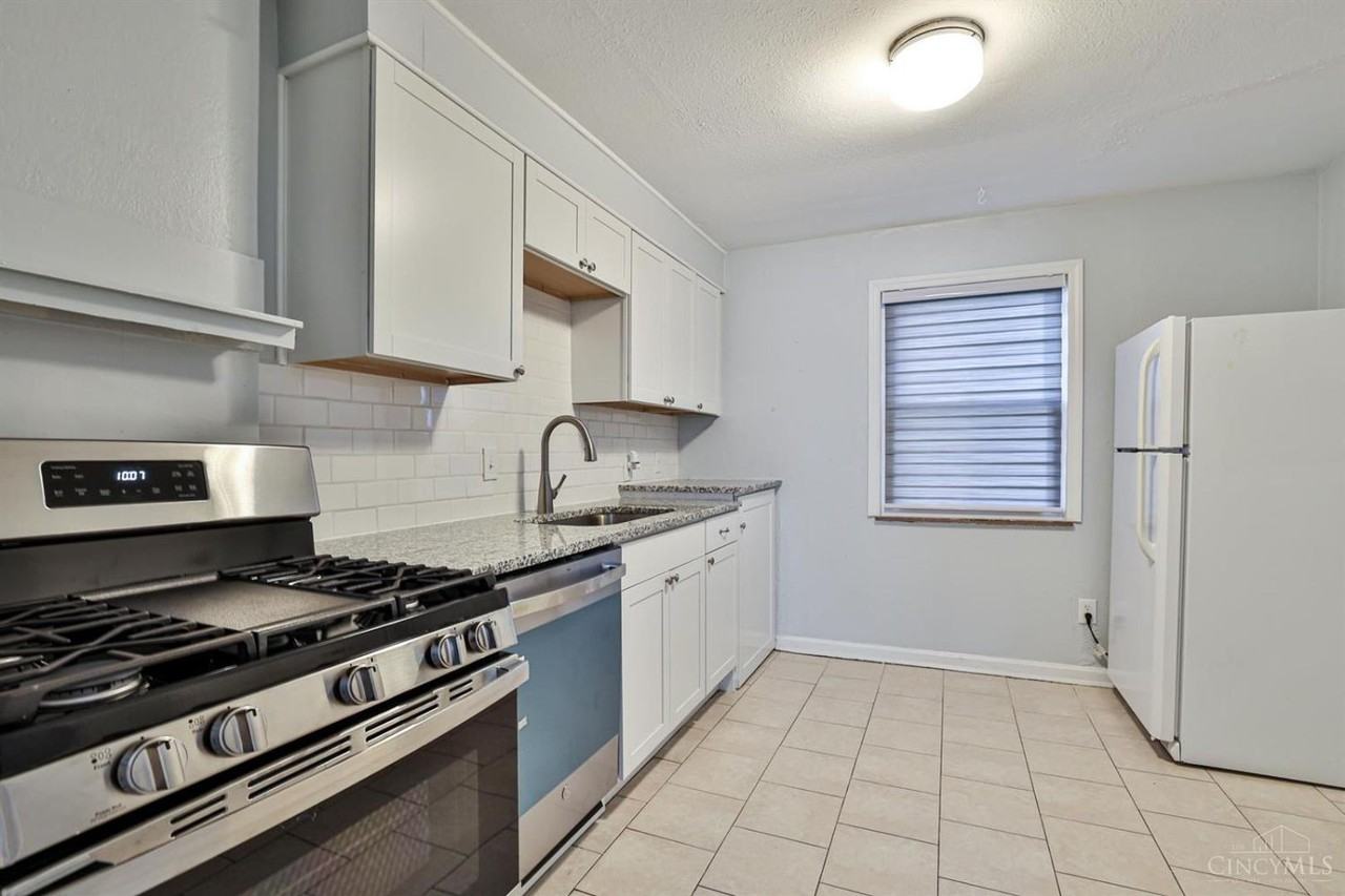 632 Straight Street - Photo 7 of 23