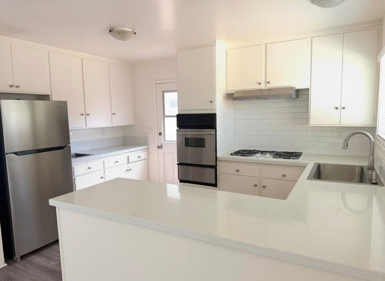 547 Inwood Dr - Photo 2 of 11