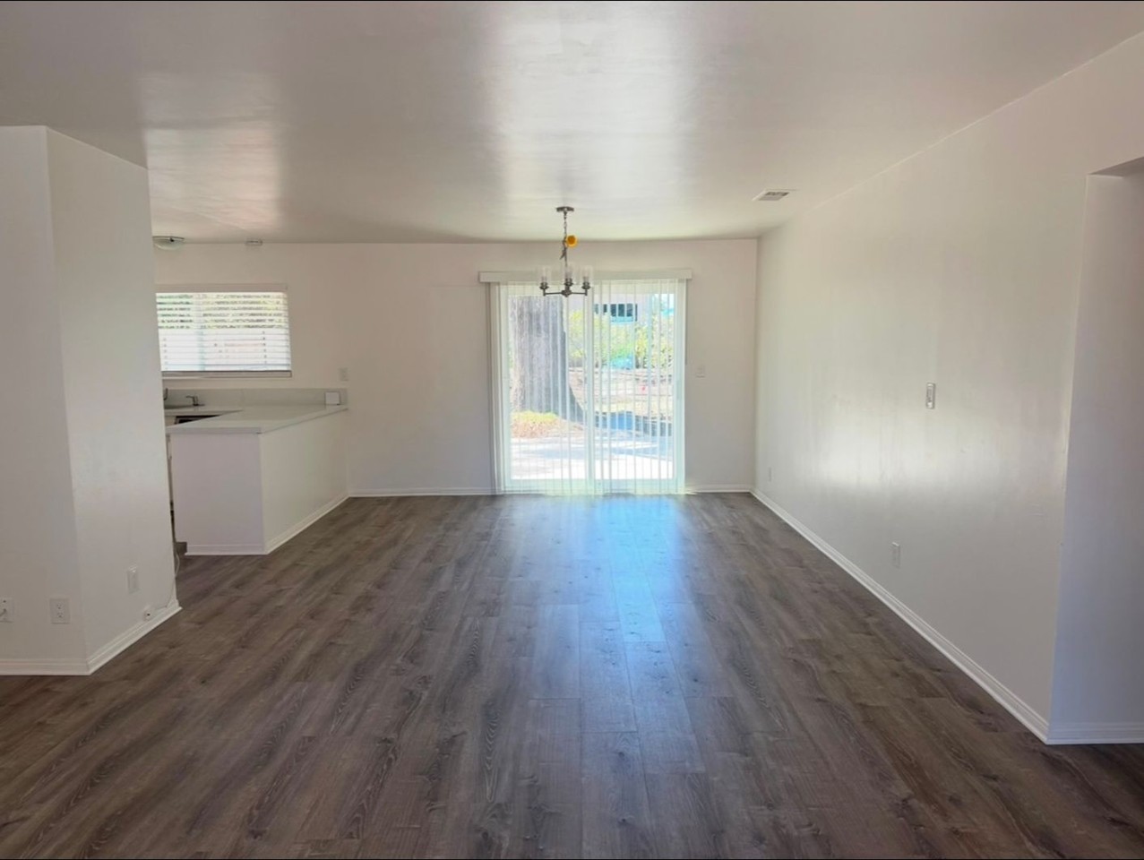 547 Inwood Dr - Photo 3 of 11