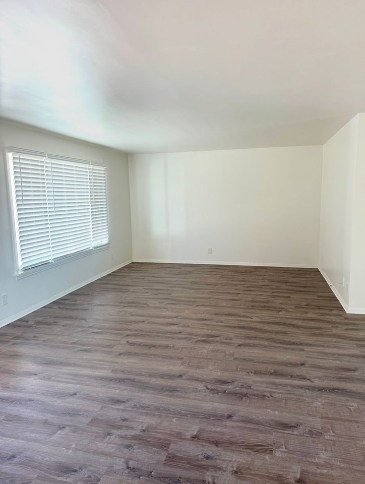 547 Inwood Dr - Photo 4 of 11
