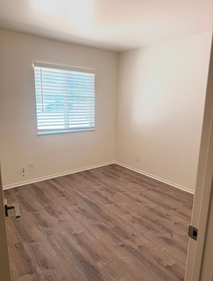 547 Inwood Dr - Photo 5 of 11