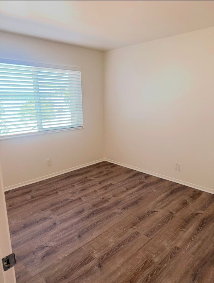 547 Inwood Dr - Photo 6 of 11
