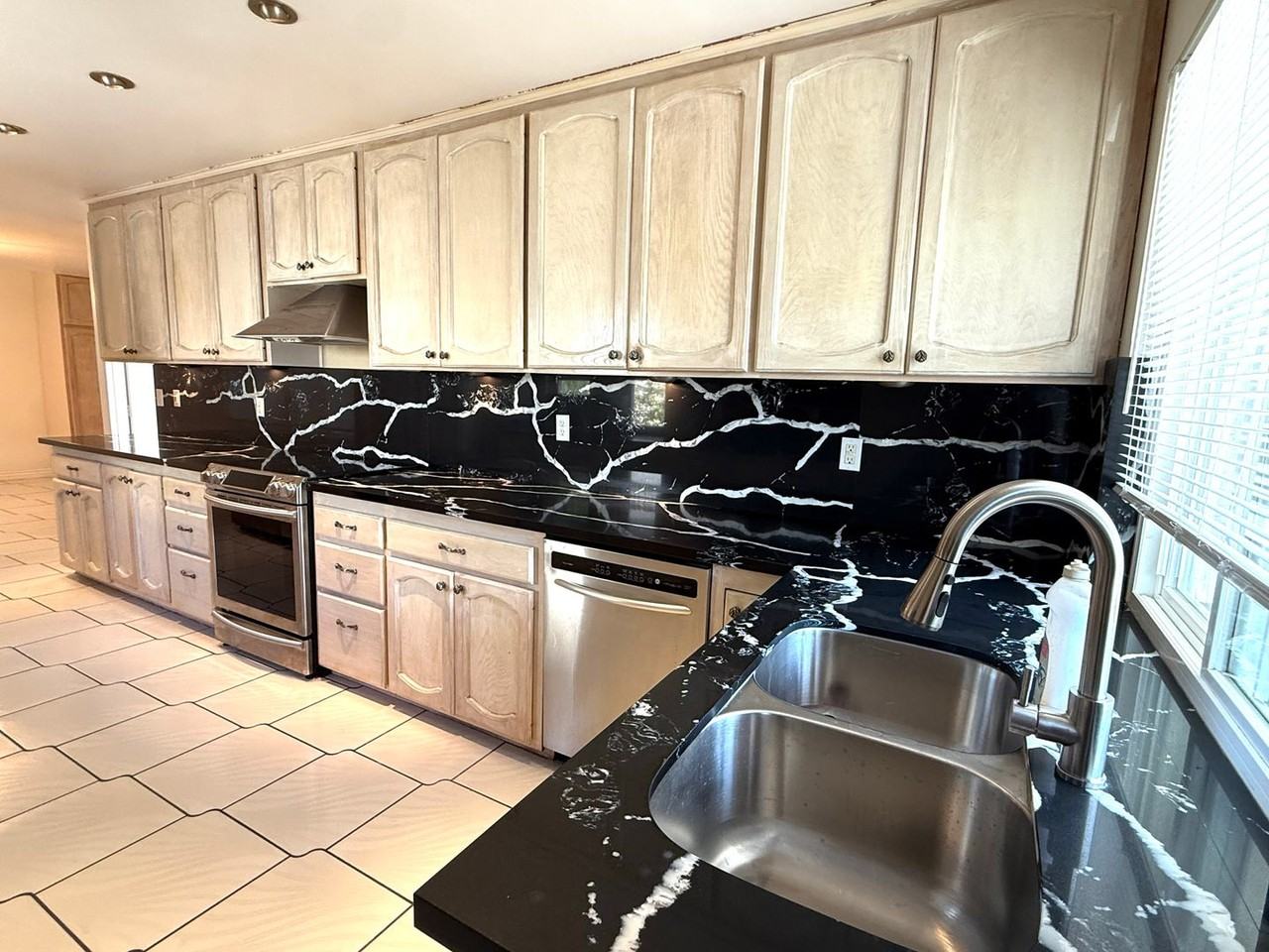 8055 High Meadow Ct - Photo 6 of 20