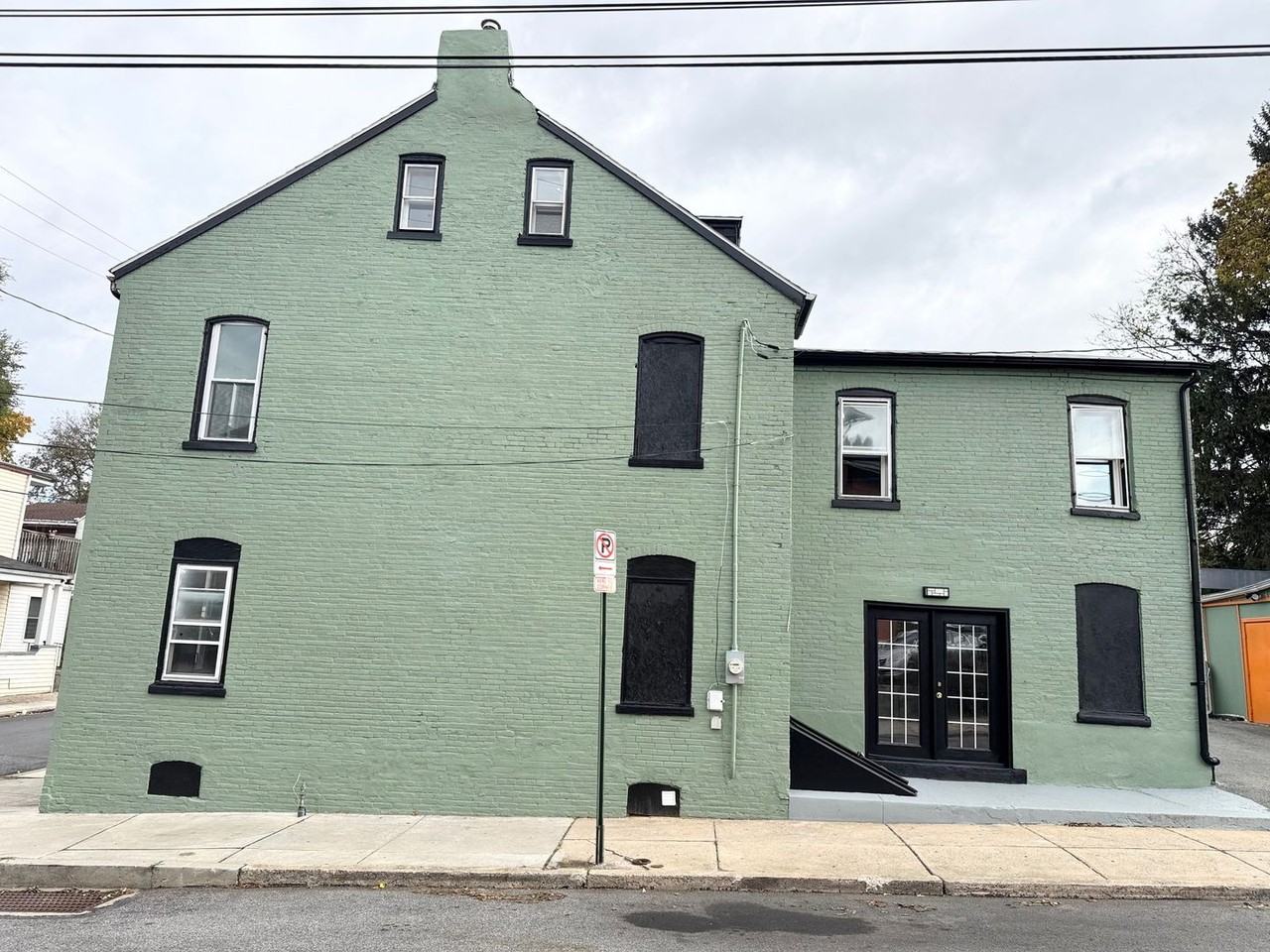 509 E Strawberry St - Photo 2 of 19