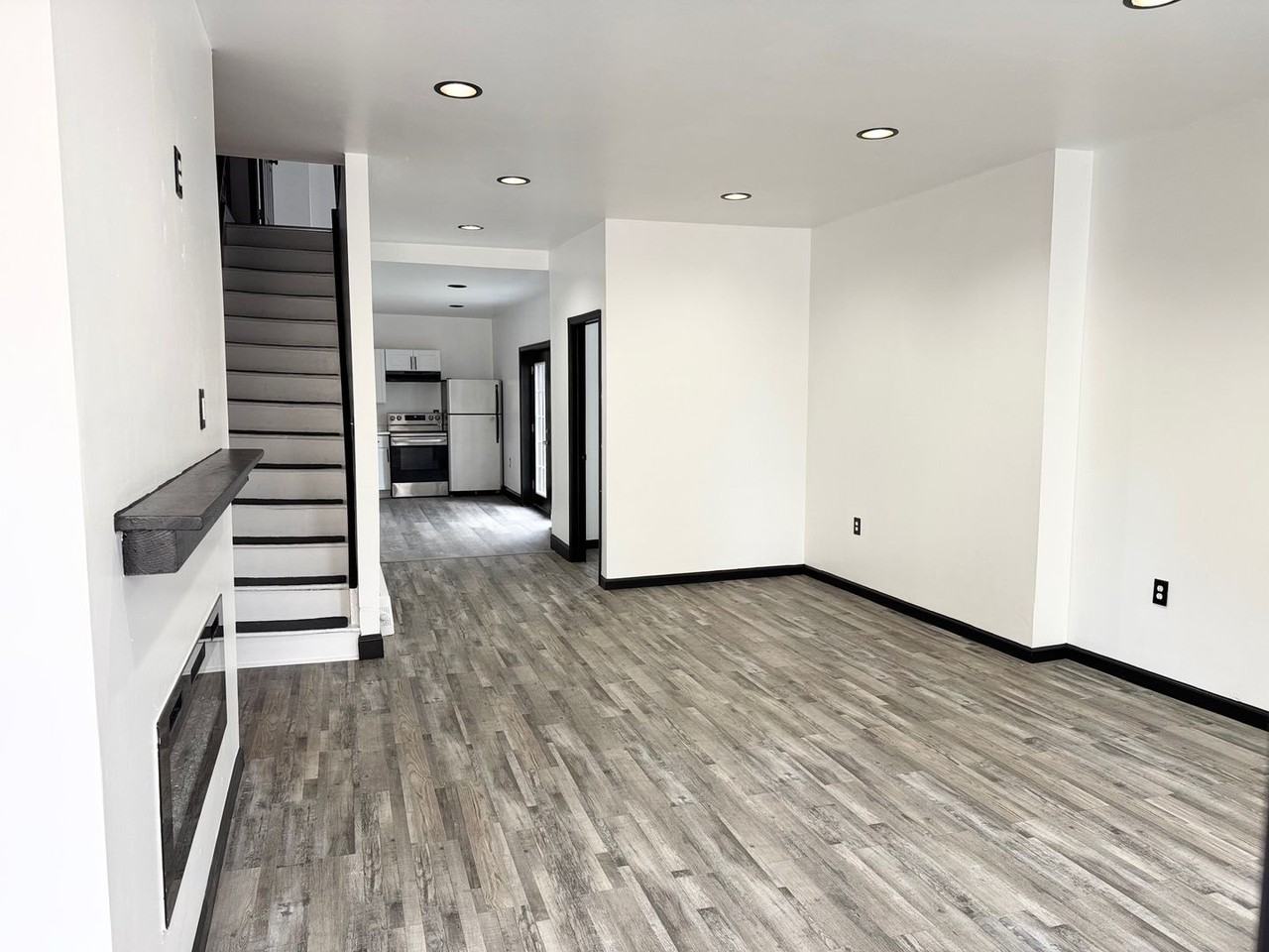 509 E Strawberry St - Photo 3 of 19