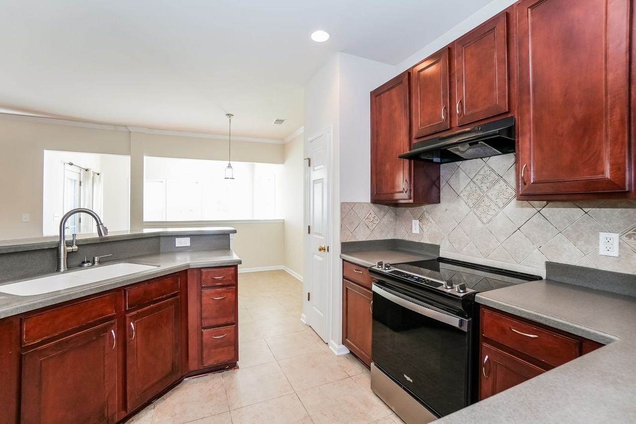 614 Parkwood Drive - Photo 6 of 18