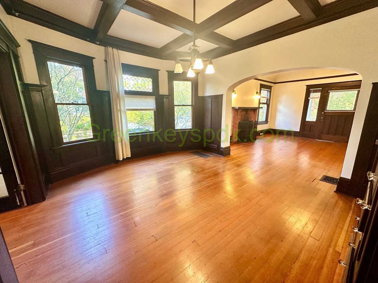 4727 Northeast 10th Avenue - Photo 2 of 43