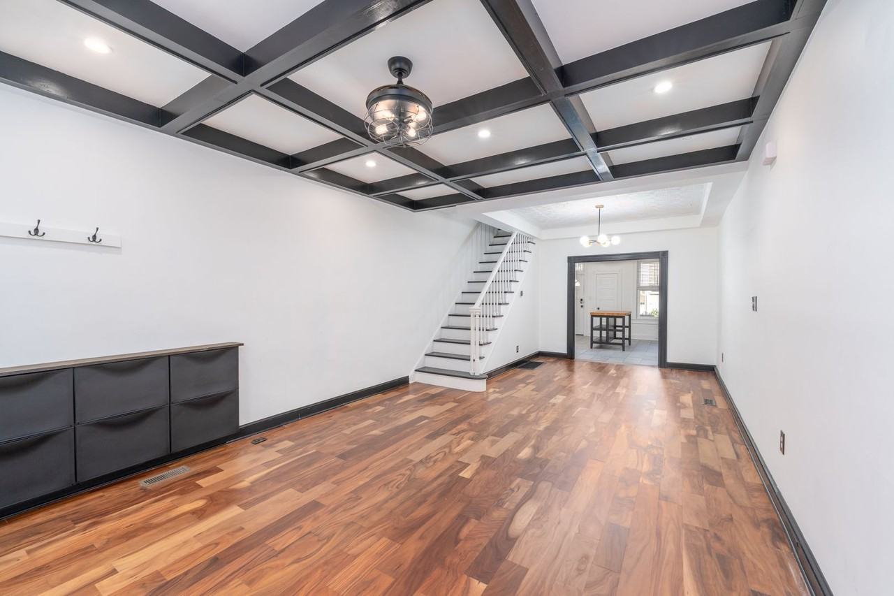 128 S Ellwood Ave - Photo 4 of 35