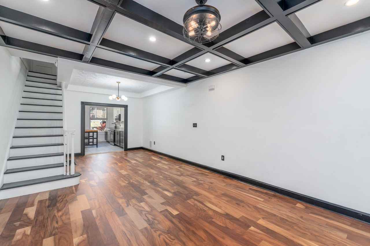 128 S Ellwood Ave - Photo 5 of 35