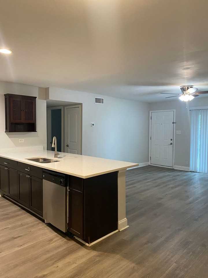 VILLAS AT ALAMO HEIGHTS - Photo 3 of 21