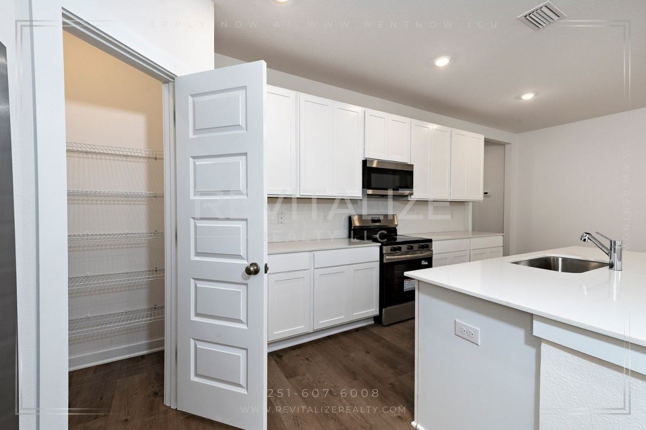 3851 Foley Ln - Photo 4 of 48