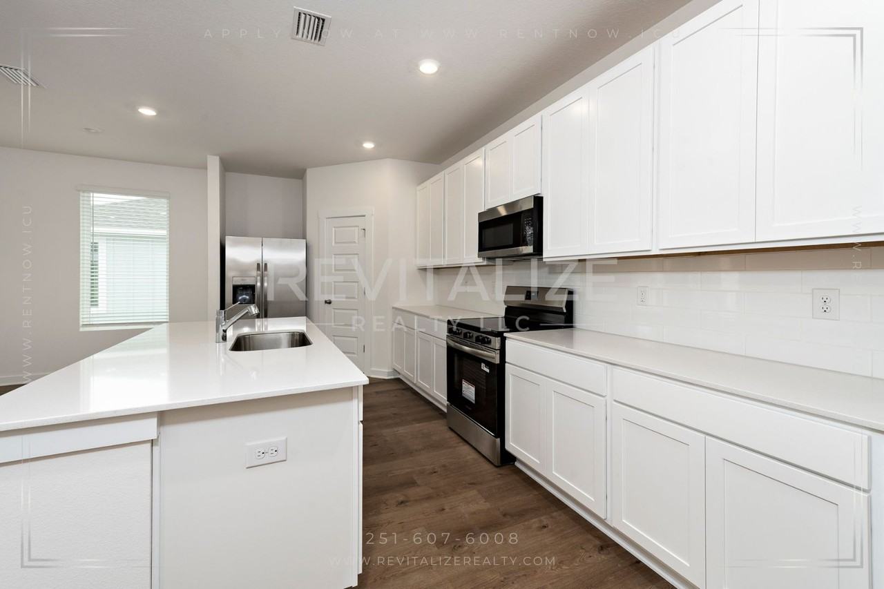 3851 Foley Ln - Photo 5 of 48