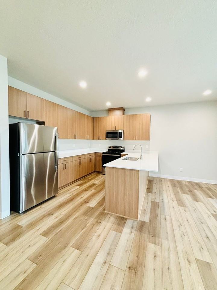 2434 Leonard Ln - Photo 2 of 15