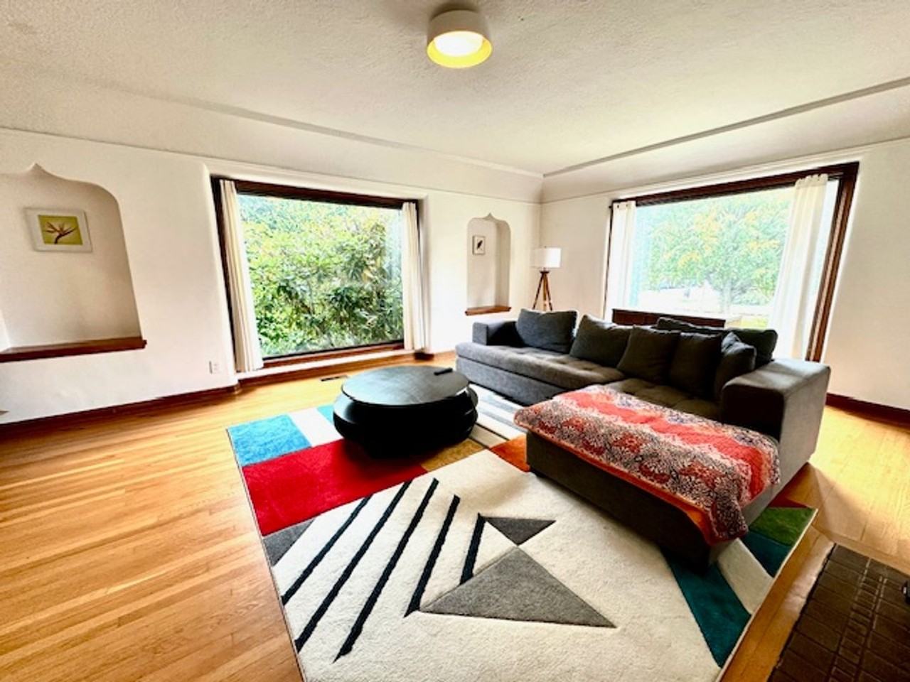 4621 Northeast Royal Court - Photo 3 of 16