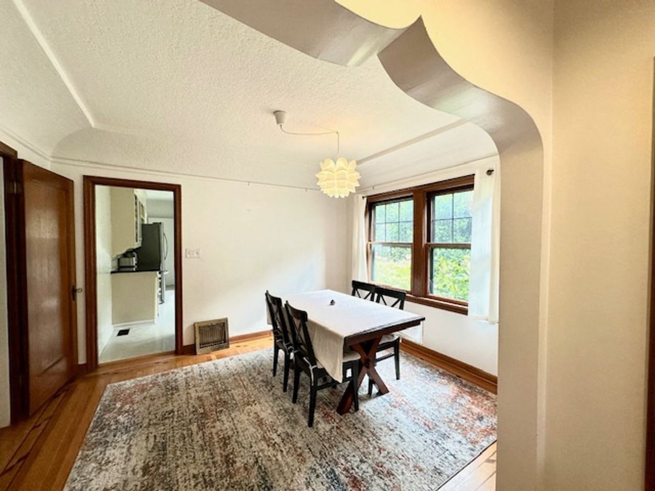 4621 Northeast Royal Court - Photo 4 of 16