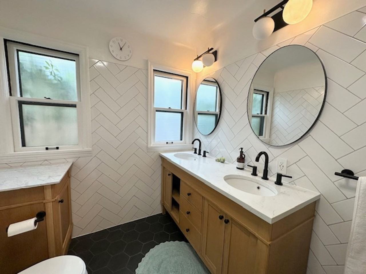 4621 Northeast Royal Court - Photo 6 of 16