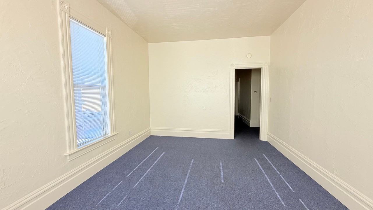 1545 Lincoln Ave - Photo 2 of 12