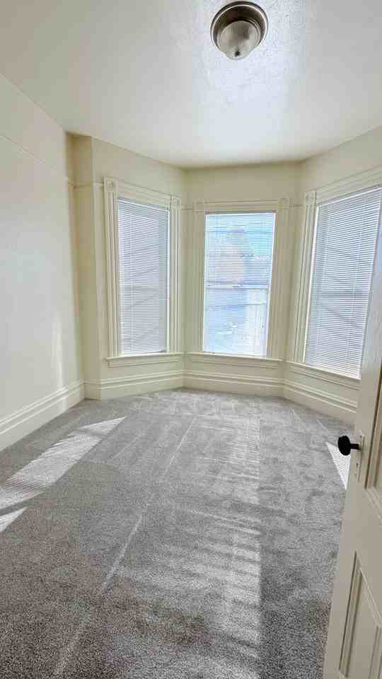 1545 Lincoln Ave - Photo 5 of 12