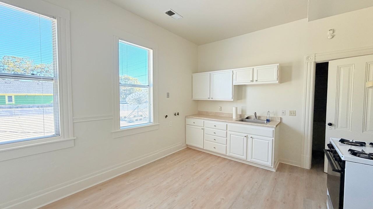 1545 Lincoln Ave - Photo 3 of 12