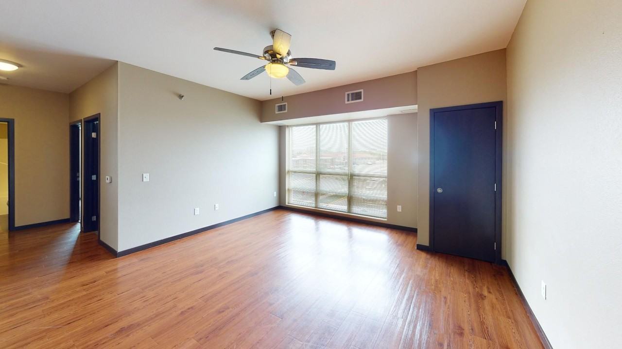 Metro Crossing - Photo 4 of 50