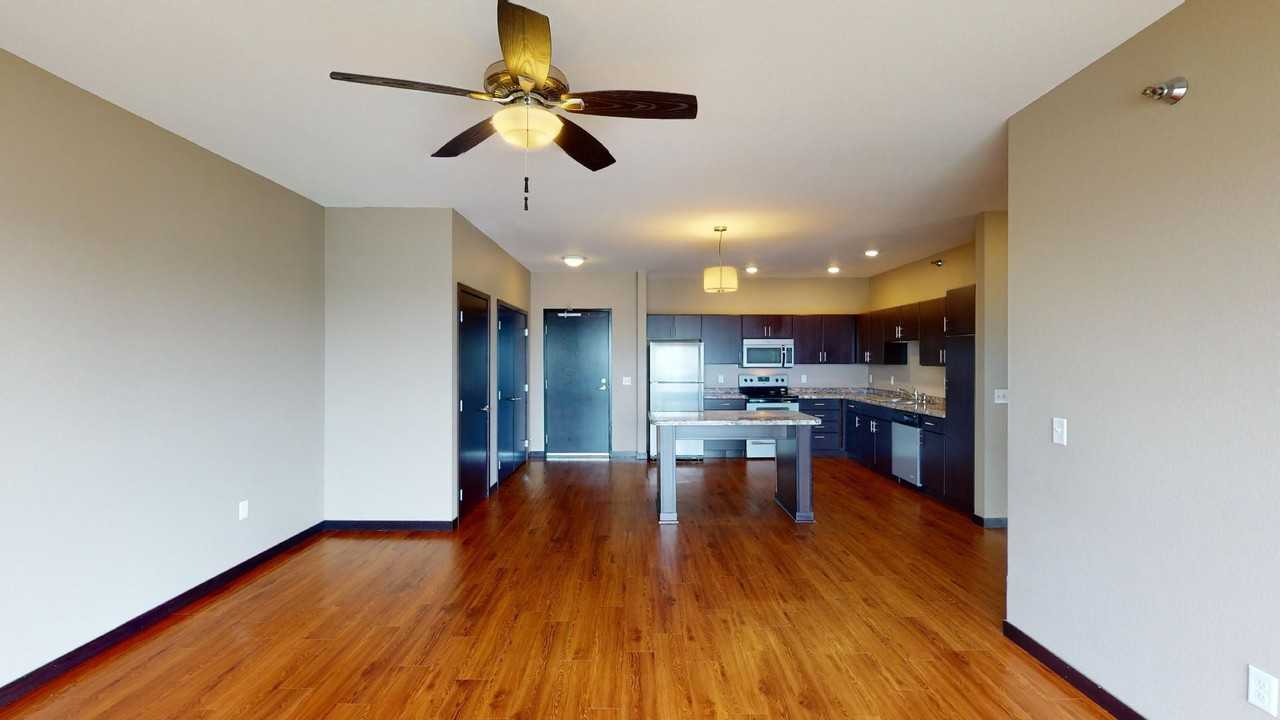 Metro Crossing - Photo 5 of 50