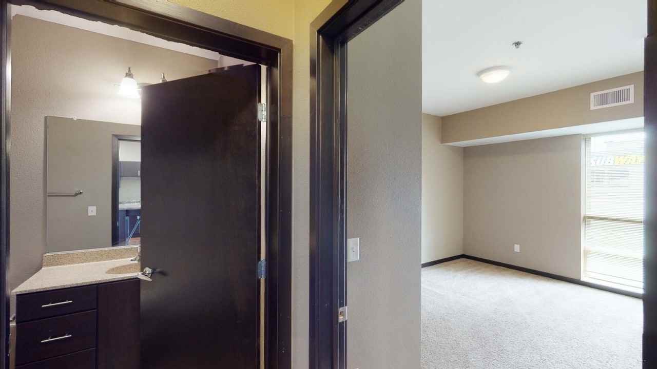 Metro Crossing - Student Housing - Photo 3 of 50