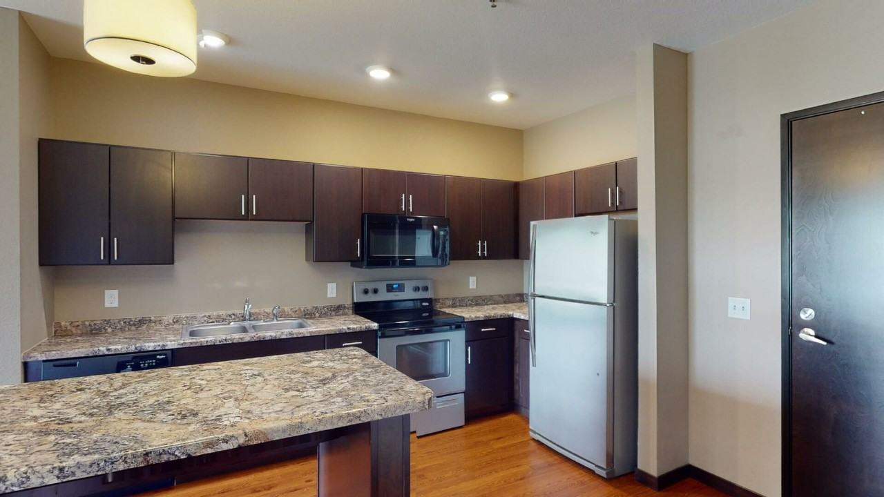 Metro Crossing - Student Housing - Photo 7 of 50