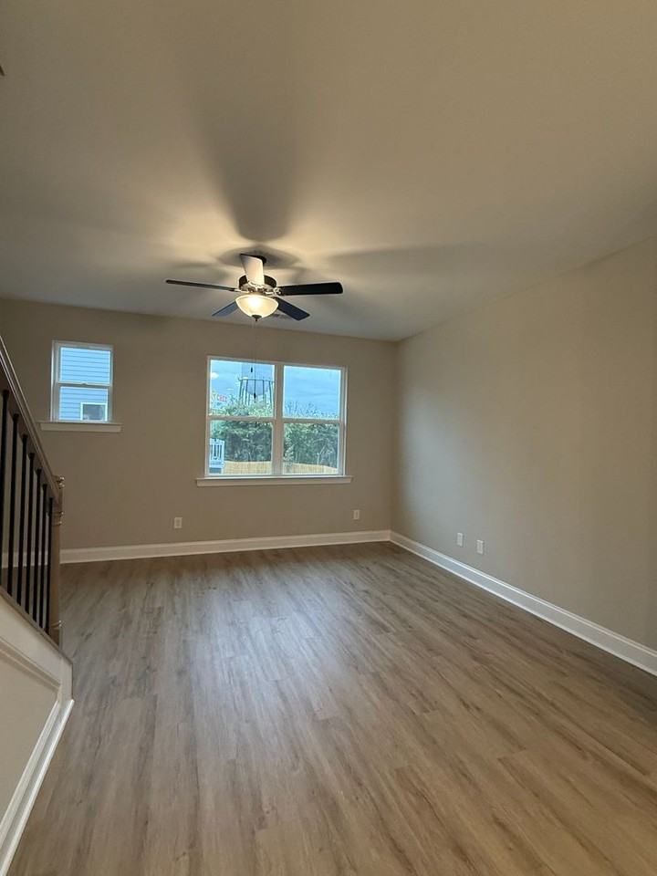 546 Beatties Ford Rd - Photo 3 of 12