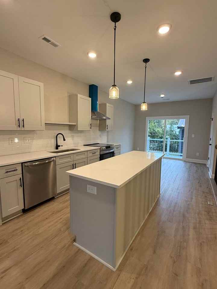 546 Beatties Ford Rd - Photo 4 of 12