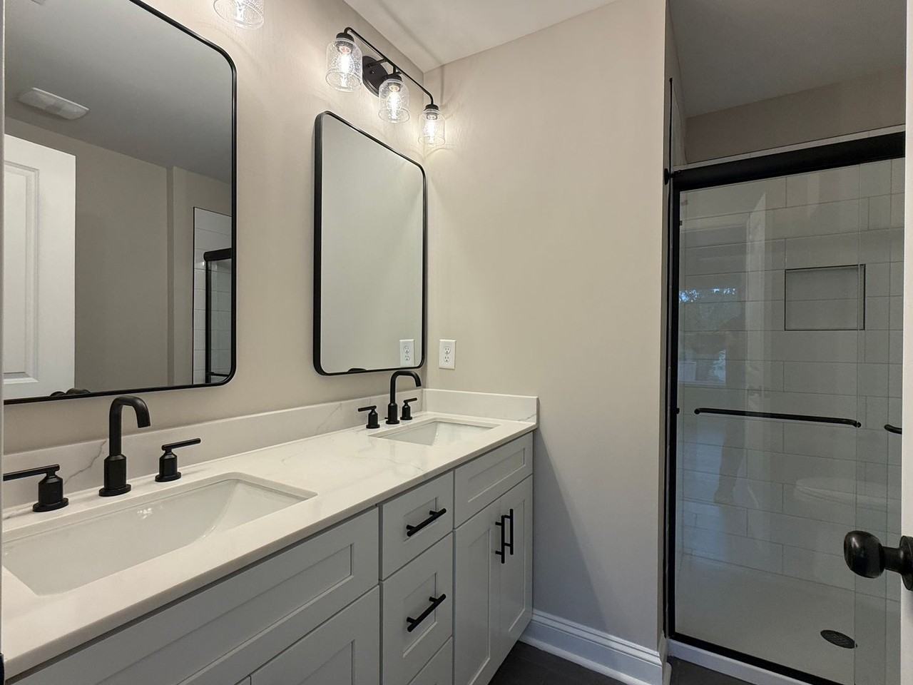 546 Beatties Ford Rd - Photo 7 of 12