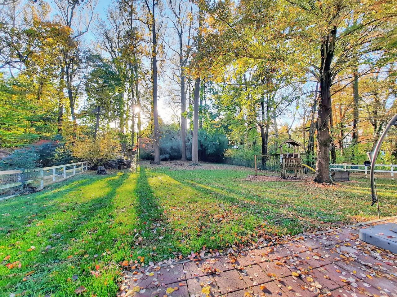 704 Shirley Manor Road - Photo 3 of 27