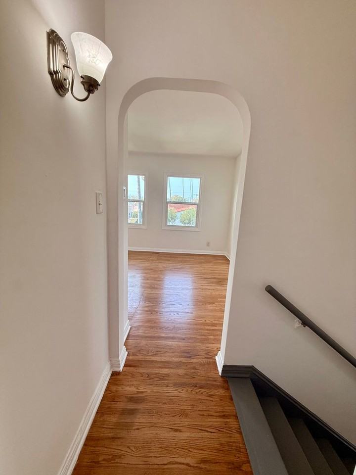 2320 W 39th St - Photo 6 of 50