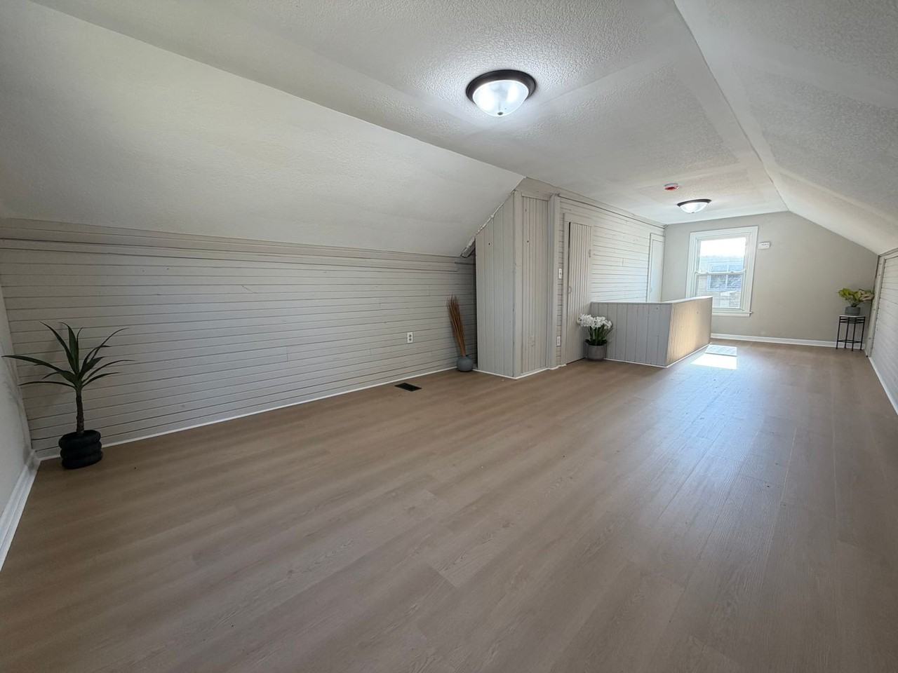 319 Grand Boulevard - Photo 2 of 27