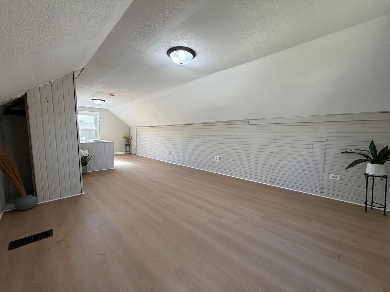 319 Grand Boulevard - Photo 3 of 27