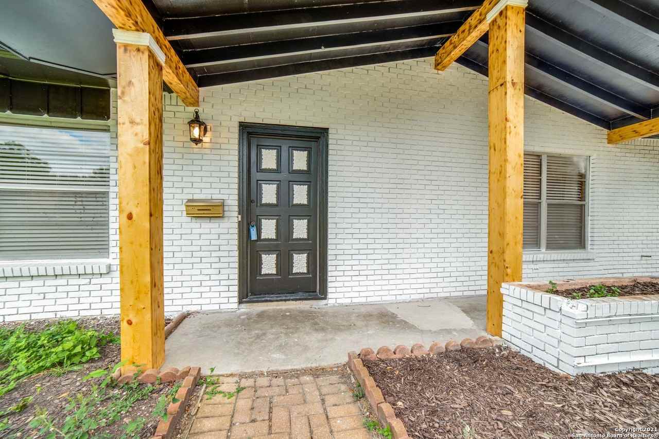 326 E Rampart Dr - Photo 3 of 24