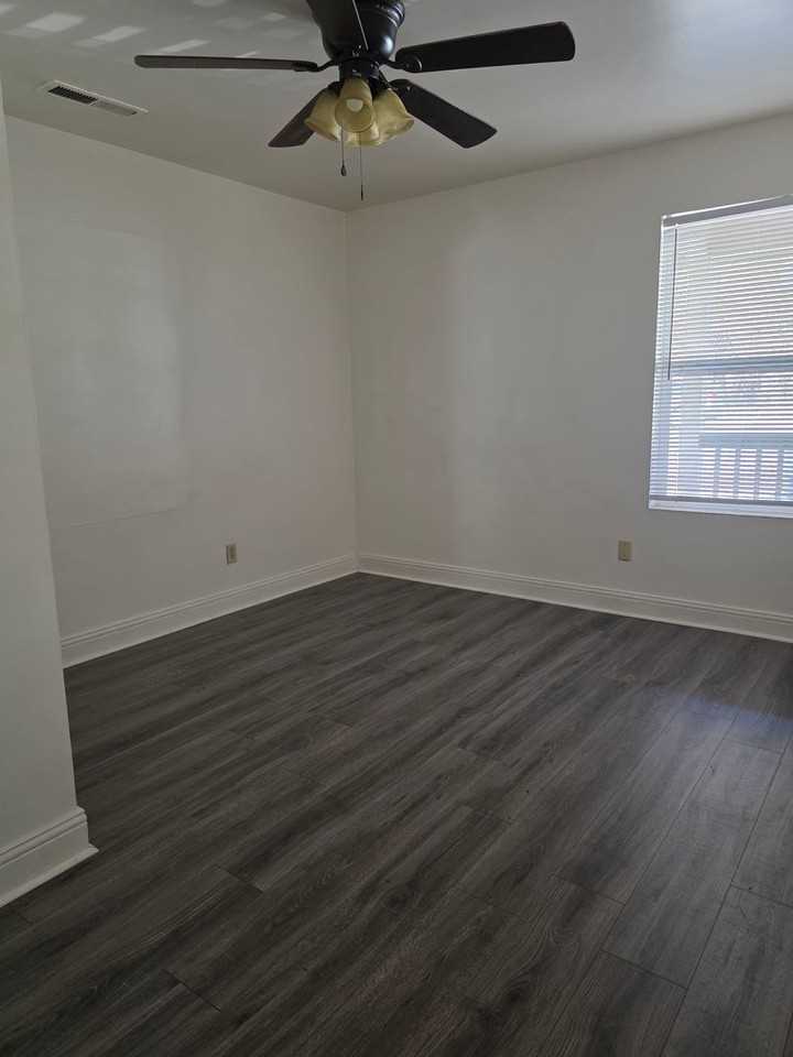 919 E Fifth St - Photo 7 of 9