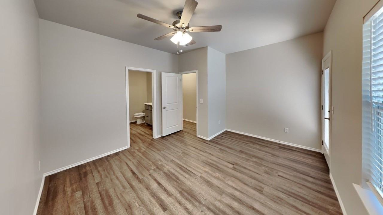 9321 Nw 125th St - Photo 5 of 19