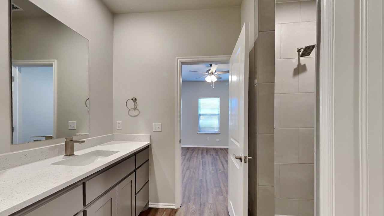 9321 Nw 125th St - Photo 6 of 19